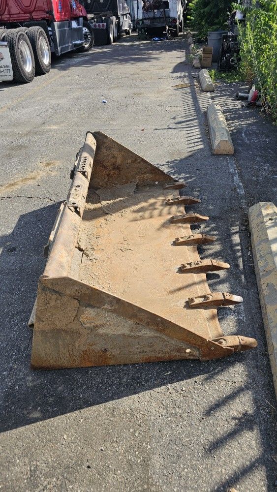 Bobcat Bucket