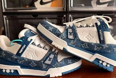 Casual fashion sneakers