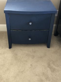 2 nightstands solid wood heavy duty