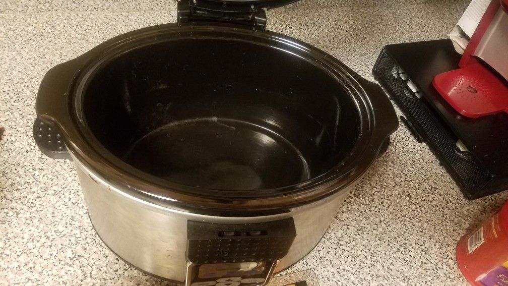 Moving Sale - Bella Crock Pot