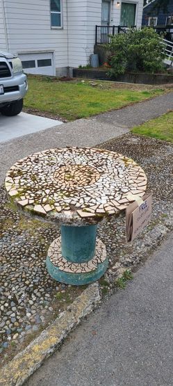 Free- Solid Cement Table