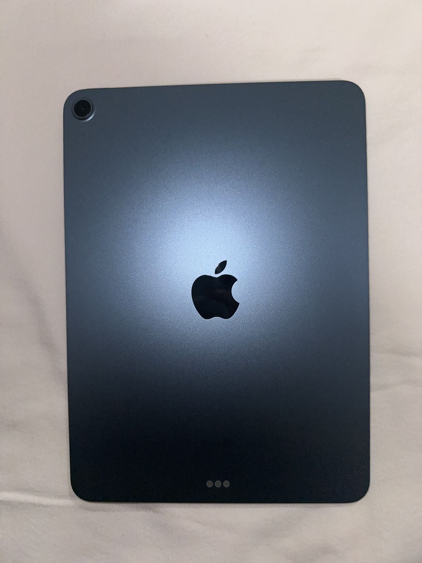 Apple IPad Air 2022 (5th Generation) 10.9-inch M1 256GB, WiFi Blue, Great Condition Used