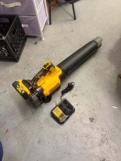 DEWALT DCBL722B 20V MAX XR Lithium-Ion Handheld Blower +battery and Charger