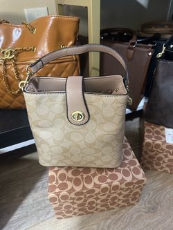 Purses 👜 couch with 2 straps