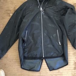 Chamarra  Calvin Klein  contra el agua 