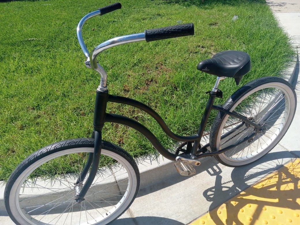 Cruiser Bicycle Nice And Clean Sz 26 Tires