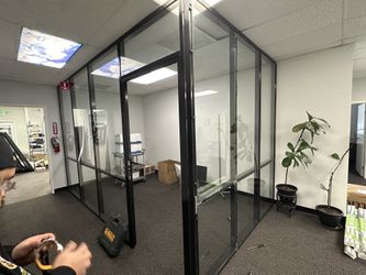 Glass/aluminum Office walls (disassembled)