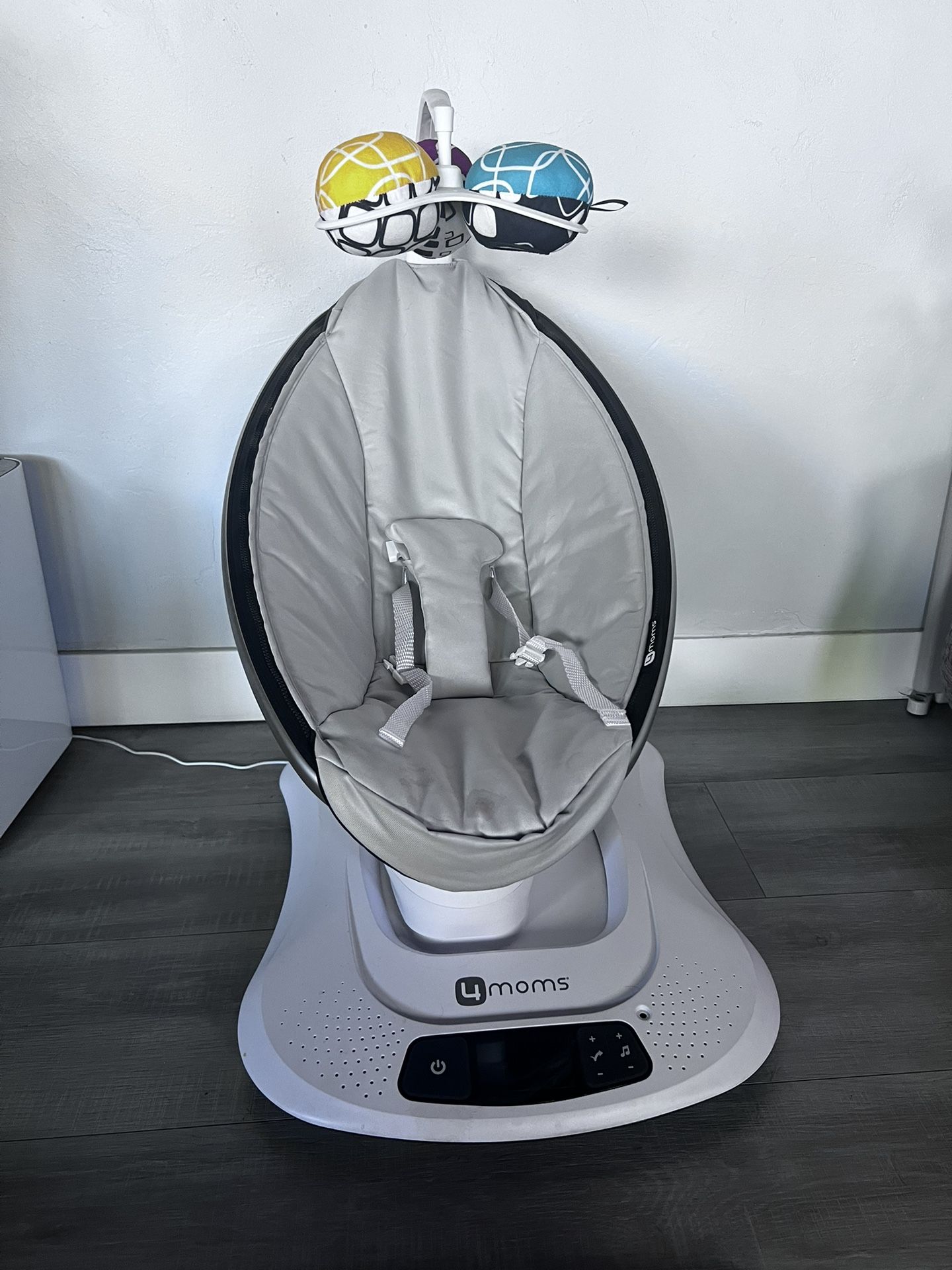 4MOMS MamaRoo Multi-Motion Baby Swing