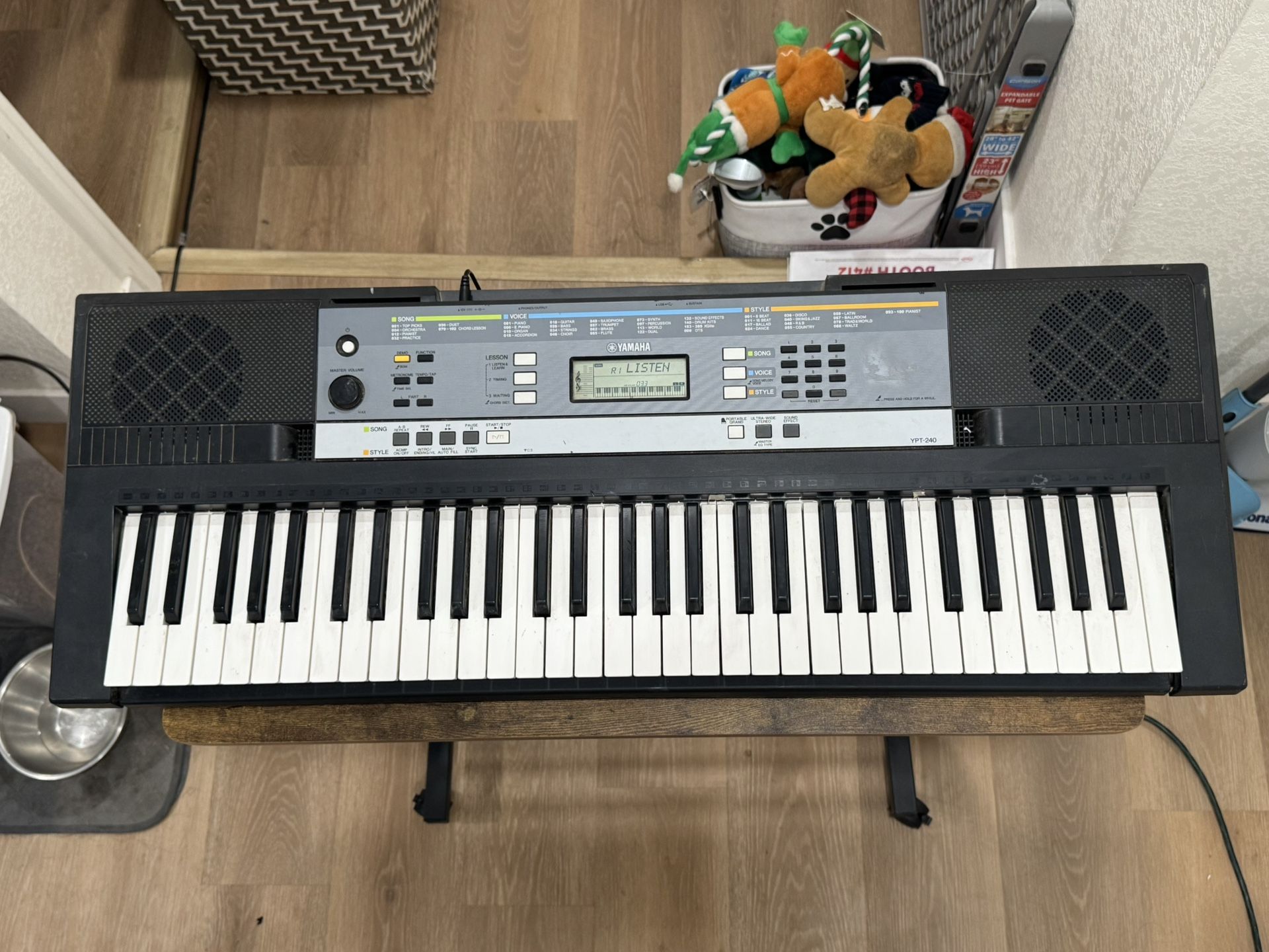 Yamaha YPT-240 Portable Keyboard