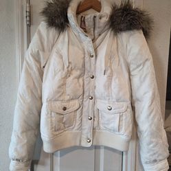Juicy Couture Cream  crop Puffer Jacket W/ removable fax Fur (sz M)