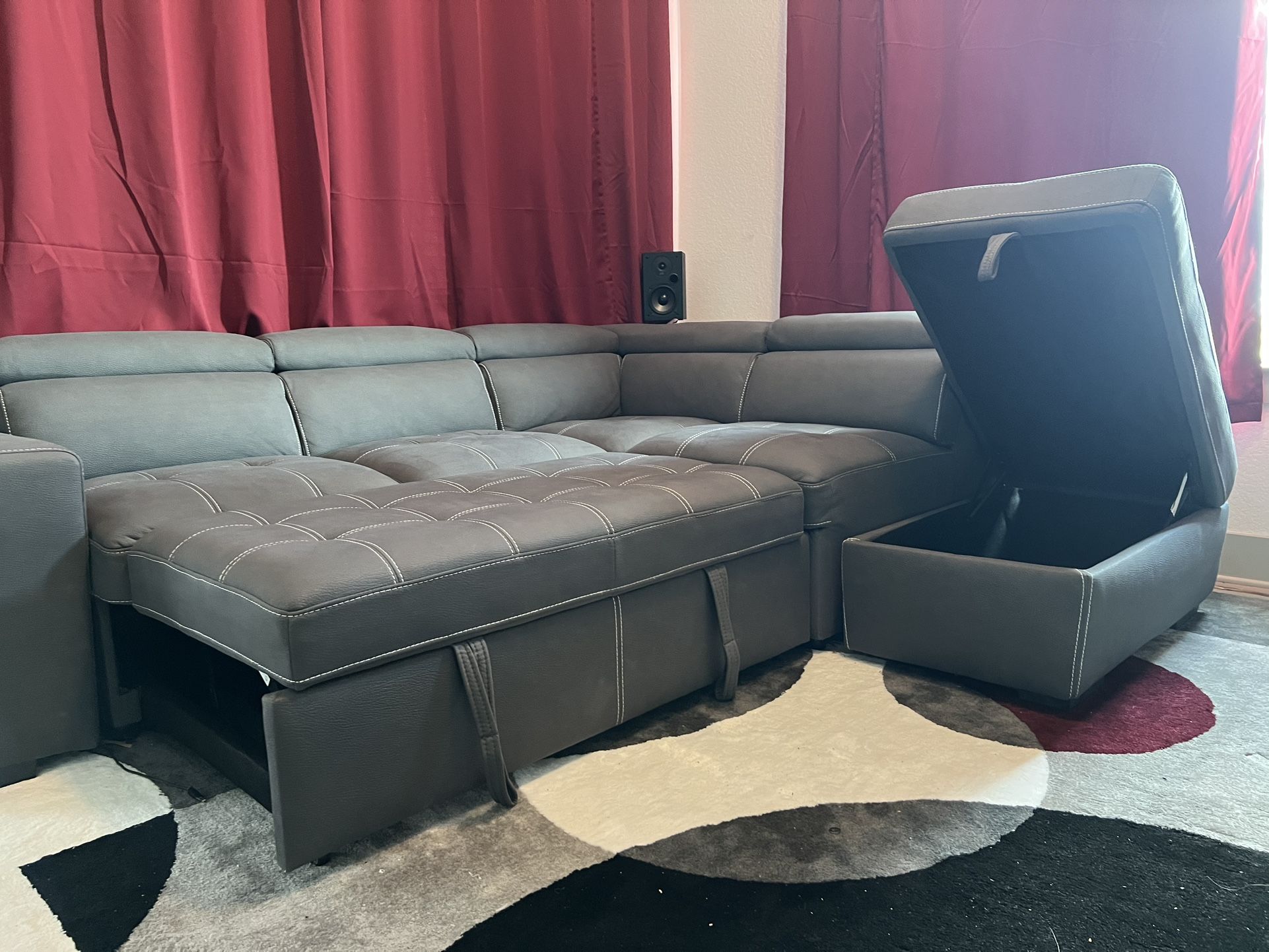 Sectional couch w/ pull out sleeper