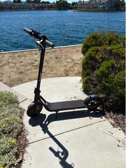 NAVEE e-scooter