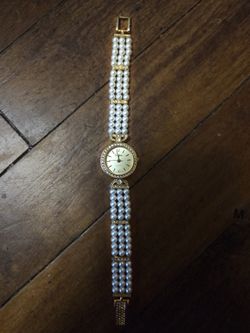 Eastman Pearl Bracelet Watch Gold Tone Rhinestone Bezel Quartz AS-IS Not Working