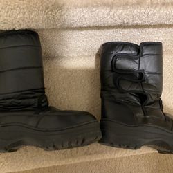 In San Marcos: Like New Gender-Neutral Snow Boots