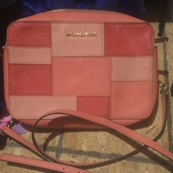 VERY BEAUTIFUL MICHAEL KORS BAG 