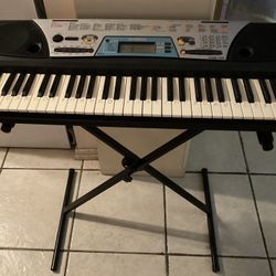 Yamaha Keyboard and Stand