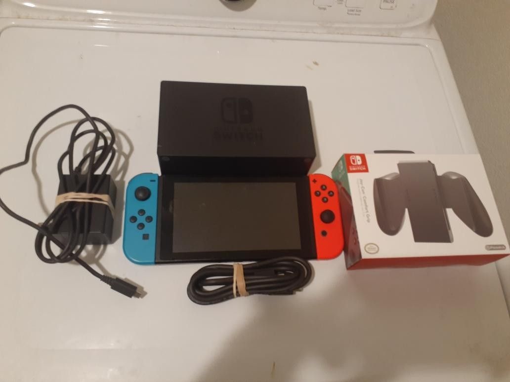 Jailbroken Nintendo switch with every switch game out 15,000 old school games no trade pick up on 79th ave and peoria