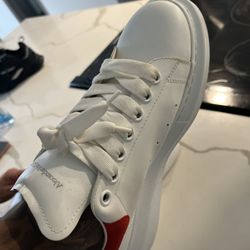 Jordan, Versace, Alexander McQueen, Gucci,Burberry Shoes