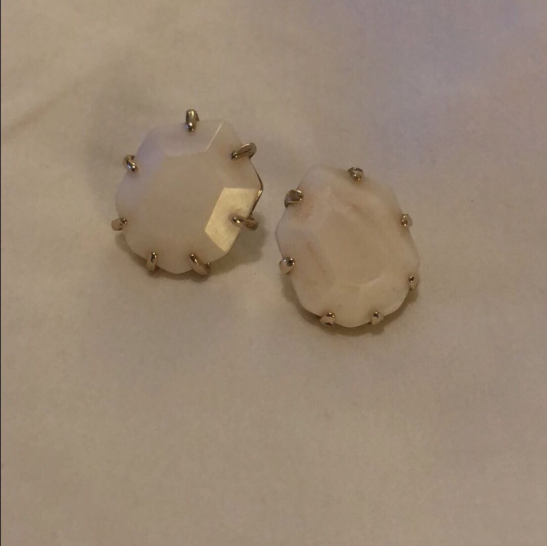 Pearl Kendra Scott Studs