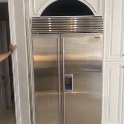 Sub Zero Refrigerator 