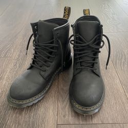 Black Boots 