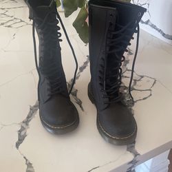 Dr Marten’s Size 13 M