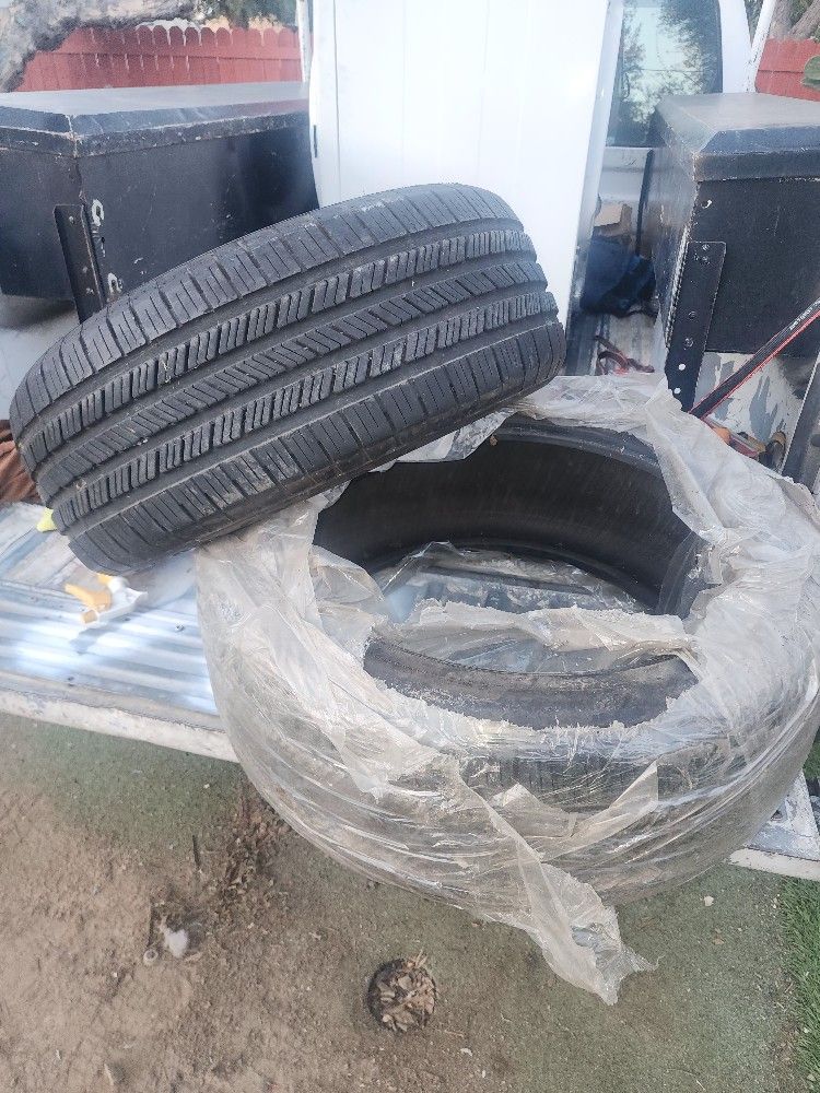 235/45R19