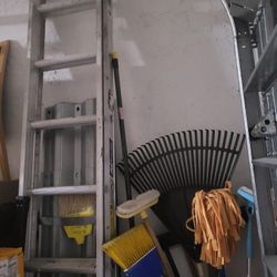 STURDY Ladder 16 Ft... Louisville Brand! 