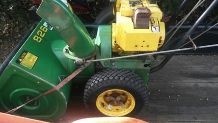 Deere 8 Hp 26" wide snowblower