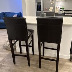 2 bar stool chairs
