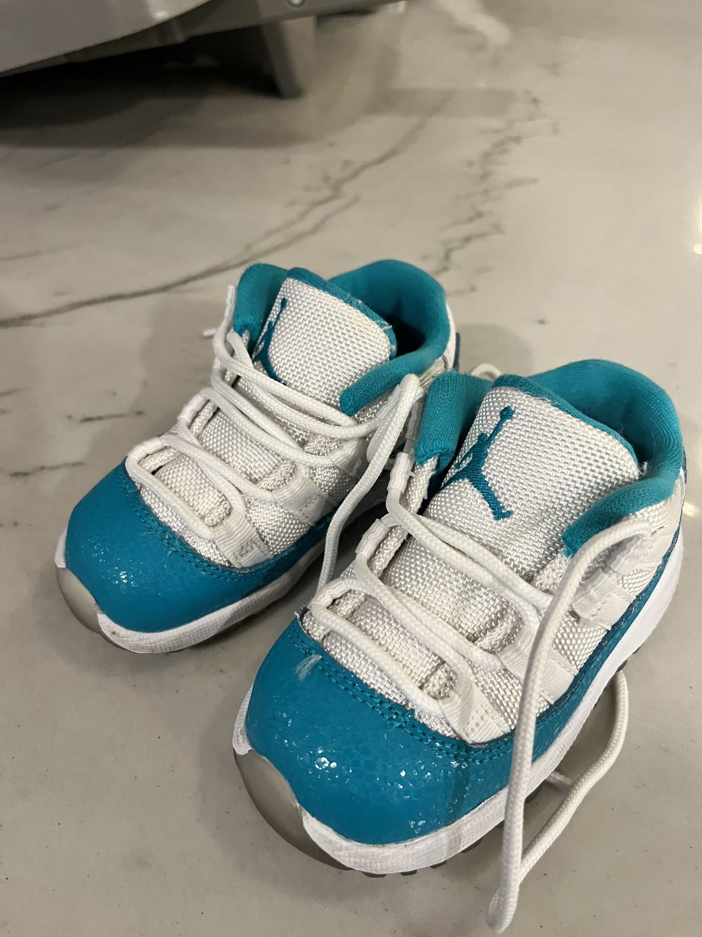 Baby Jordan 11s Unisex Size 6