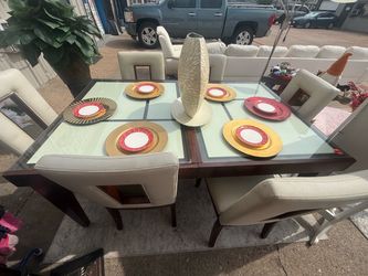 Beaurifull dinning table 6 chairs