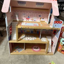Doll Houses 
