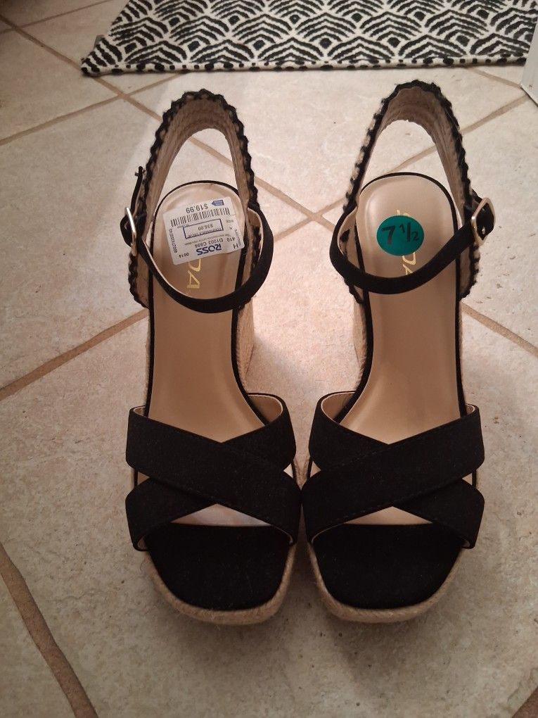 Black & Tan Wedges - Women's 7.5