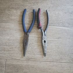 2 Needle Nose Pliers 