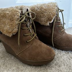 BearPaw Wedge Boots Size 8