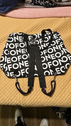 ONE OF ONE BAG WITH STRAPS FOR THE BACK