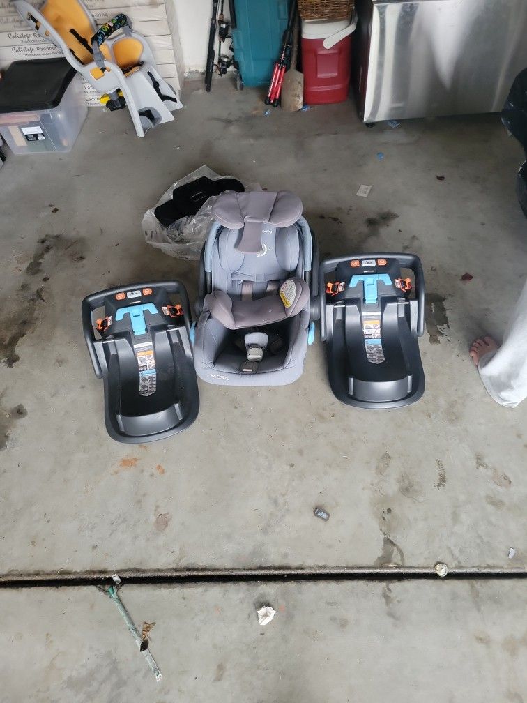 Uppababy Mesa Car Seat With Two Bases