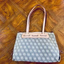 Dooney & Booke Purse. Like new!!!