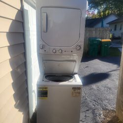 Stackable 24” Gas Laundry Center