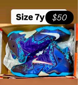 Nikes cheap youth size 7y