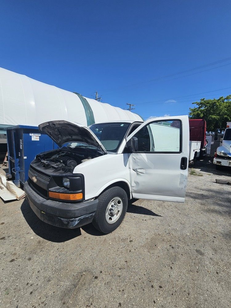 ASIS 2014 CHEVY 2500 180KMILES TOW TRUCK PICK UP 👇 NEEDS A STARTER