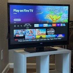 Tv Comes With The White Stand 
