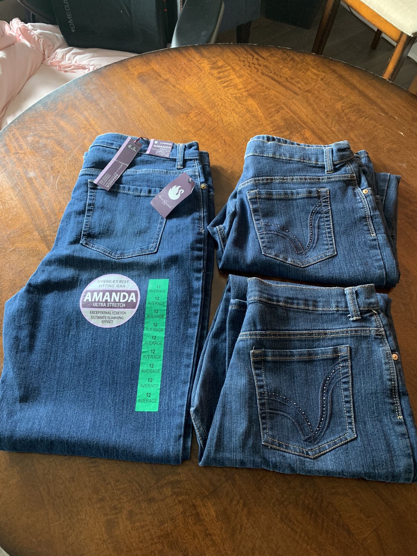 Gloria Vanderbilt Embroirdered Jeans Size 12