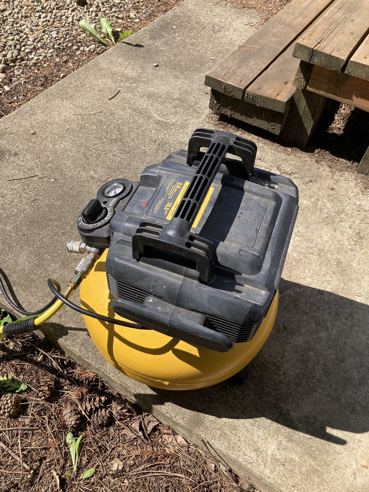 Dewalt Pancake 6 Gal Air Compressor Plus 25ft Hose