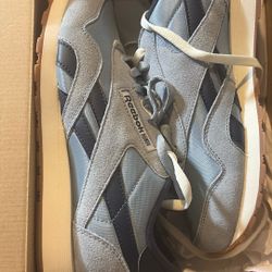 new.   reebok.  size 9 in men.  30