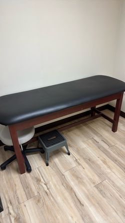 Medical exam table - like new