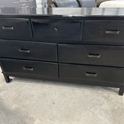 SUPER BEQUTIFUL AOLID WOOD DRESSER