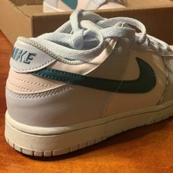 Nike Dunk Low Size 2.5Y 