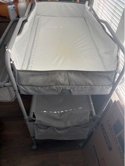 Baby changing table (FREE)